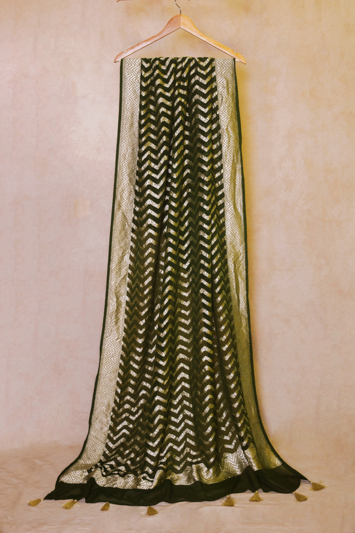 Green Khaddi Georgette Banarasi Dupatta with zig-zag pattern