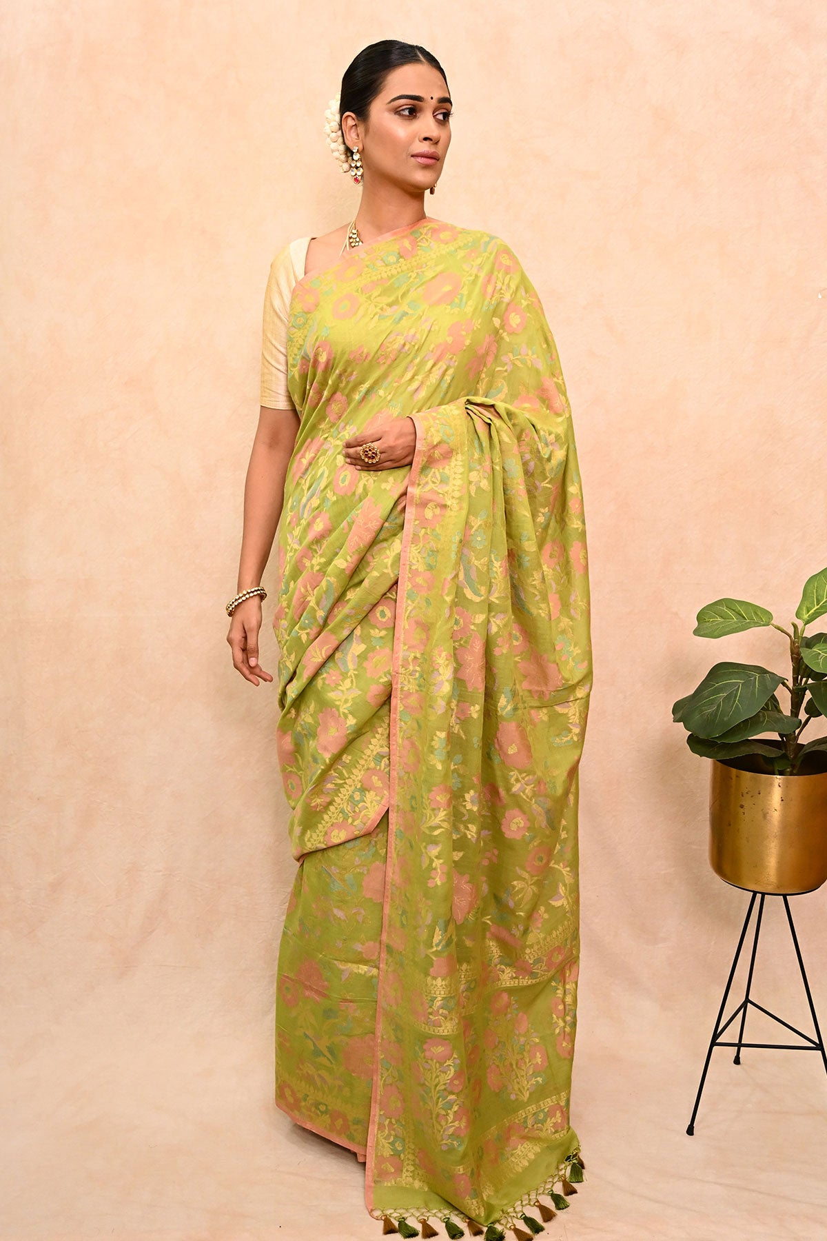 Muslin Banarasi Jamdani Saree with Multicolor Floral Weave