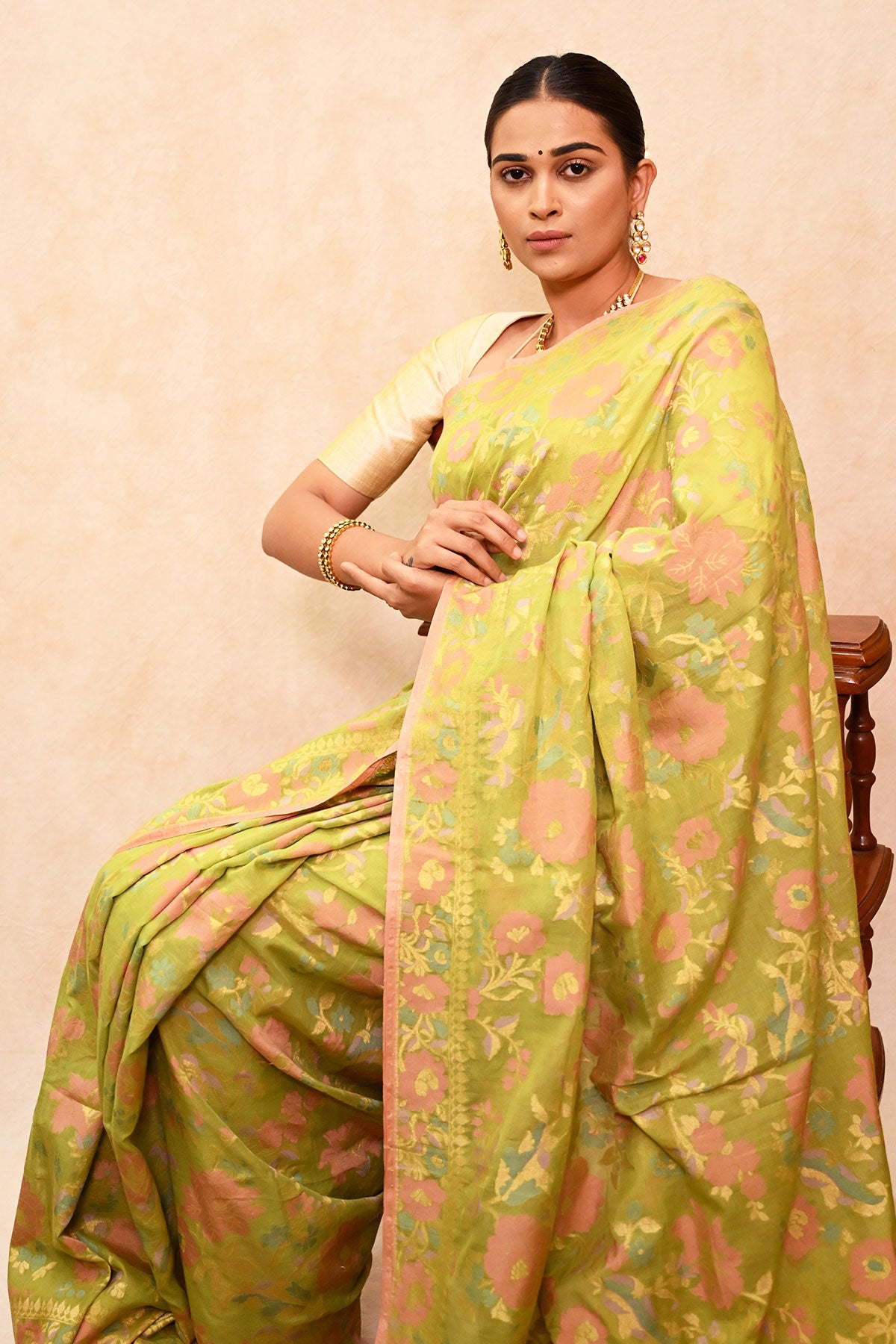 Muslin Banarasi Jamdani Saree with Multicolor Floral Weave